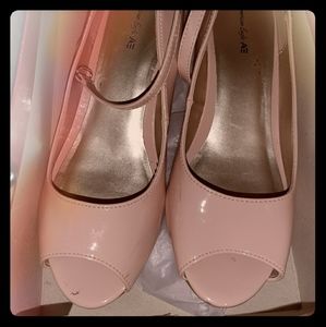 American Eagle Peep Toe Pump